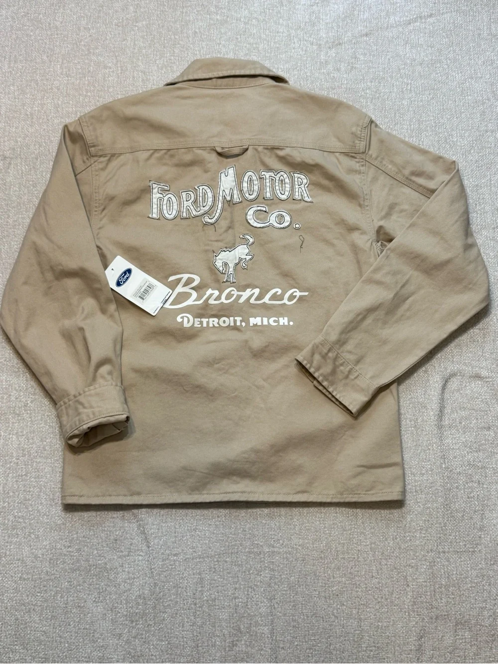 Brand new with tags, this official Ford Bronco utility chore jacket is a standou